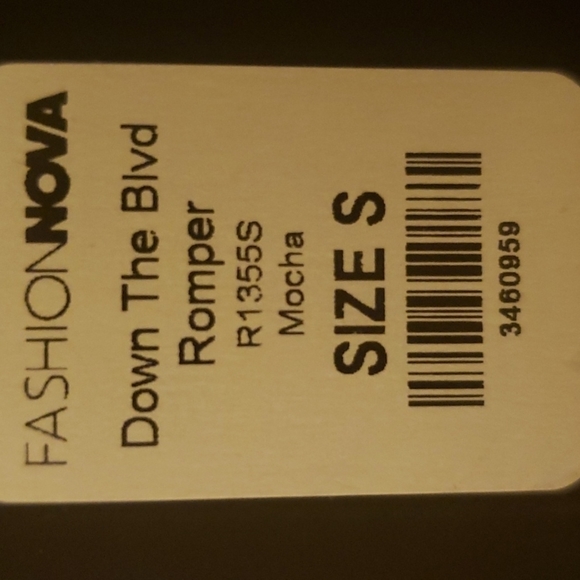 FASHION Nova Romper - Picture 2 of 4